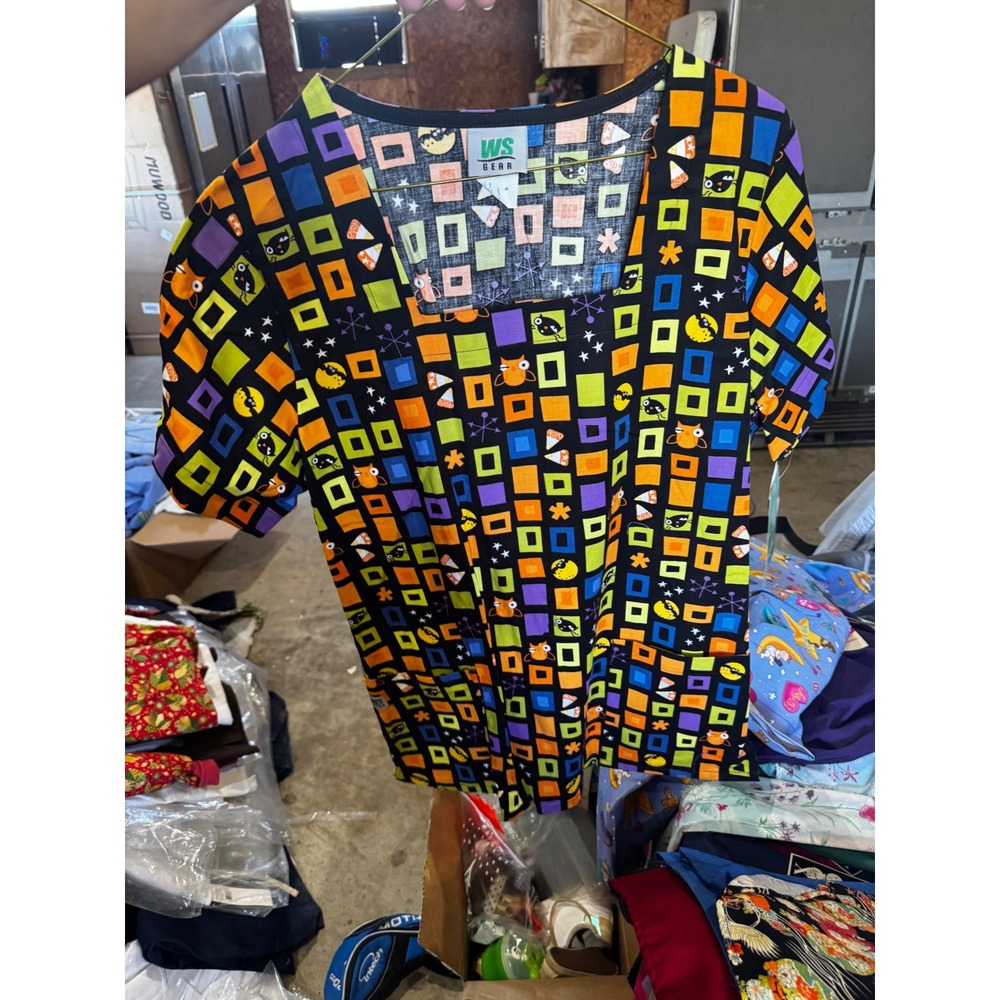 WS Gear Scary Squares Halloween Scrub Top Owls Bats Candy Corn Size M NWT